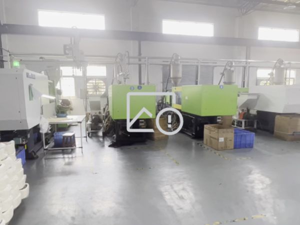 Injection molding production workshop